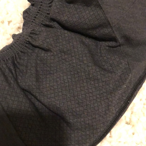 Lulu leggings SZ 4 crops!!! - Picture 3 of 3